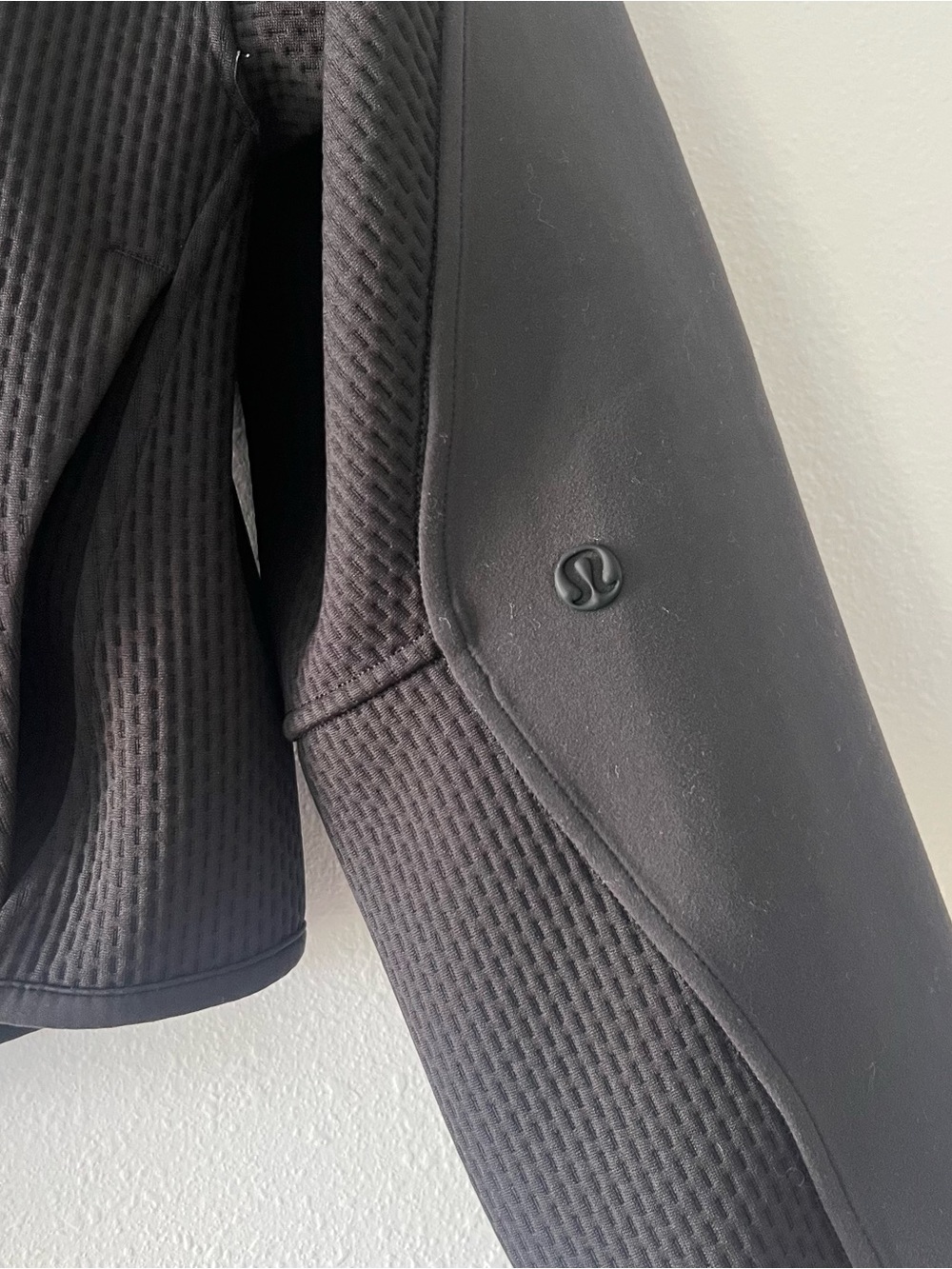 LULULEMON | Mixed Fabric Half Zip Pullover in Black | 4 - Picture 3 of 5